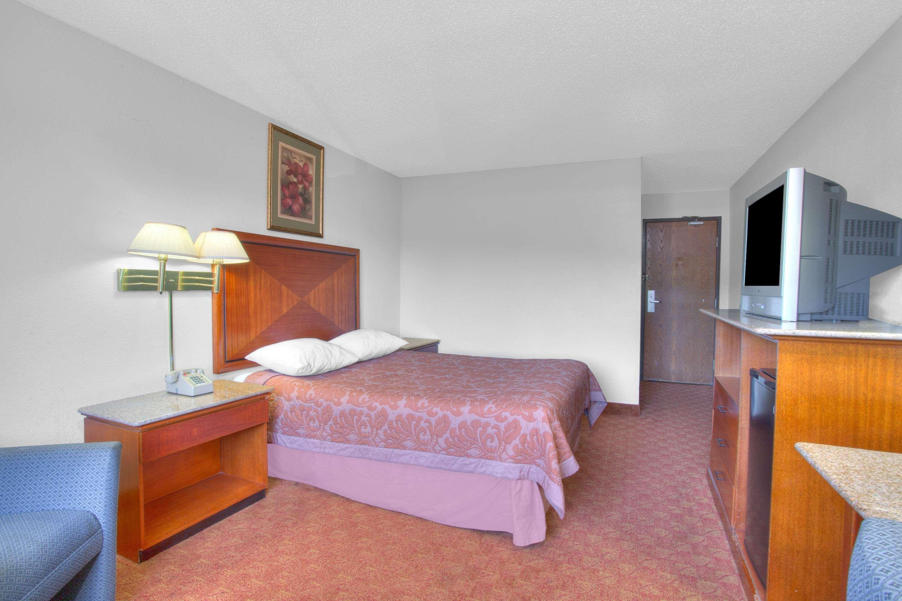 Super 8 By Wyndham Charlottesville Exterior foto