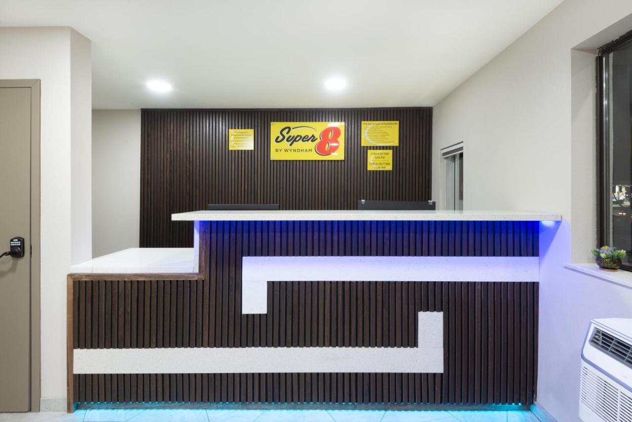 Super 8 By Wyndham Charlottesville Exterior foto