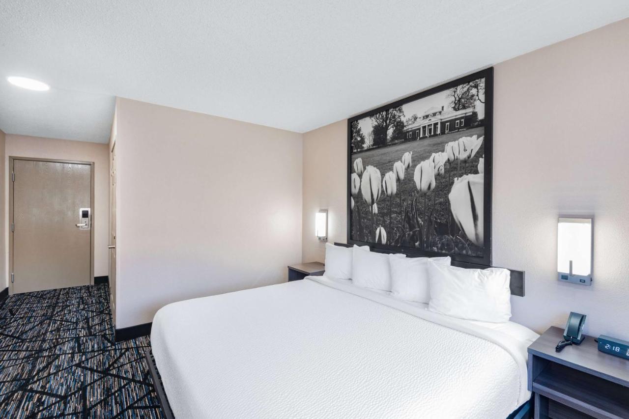 Super 8 By Wyndham Charlottesville Exterior foto